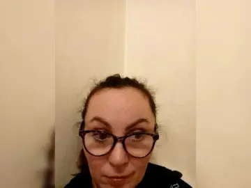 Bongacams Watch Live Sex Cams of TessBertie