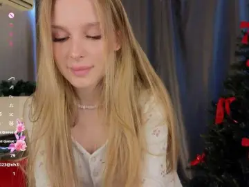 CrimsonAura from bongacams