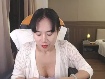 luvlily666 from bongacams