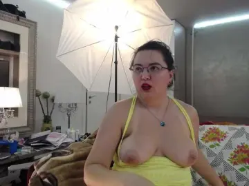 Bongacams Sex Cam of ILoveToFeelU