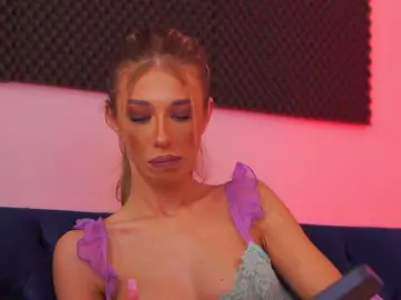 Bongacams Free Porn Cam of EllieRedd