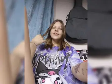 Bongacams Live Sex Cam of SquirtWave