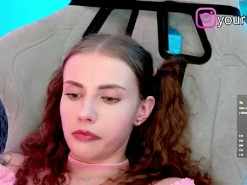 Bongacams Free Live Porn of -VikkiL0vesCheese-