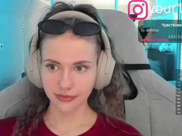 Bongacams Free Live Porn of -VikkiL0vesCheese-