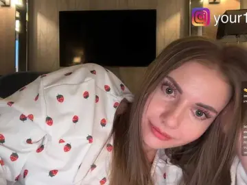 Bongacams Adult Webcam of -VikkiL0vesCheese-