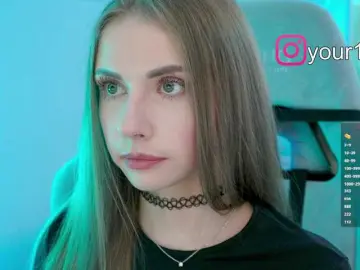 -VikkiL0vesCheese- from bongacams