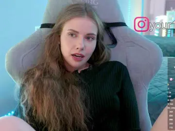 Bongacams Adult Video Chat of -VikkiL0vesCheese-