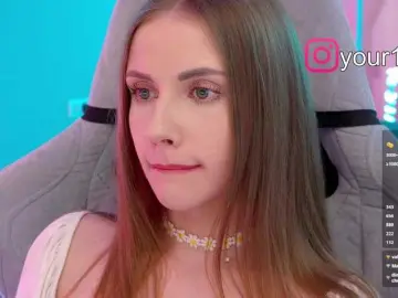 Bongacams Adult Video Chat of -VikkiL0vesCheese-