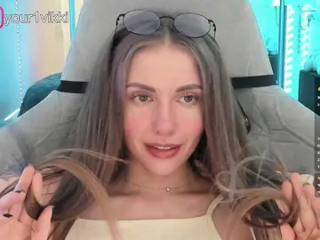 Bongacams Sex Cam of -VikkiL0vesCheese-