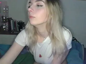 Bongacams Free Porn Cam of Almondmilka