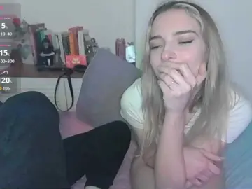 Bongacams Watch Live Sex Cams of Almondmilka