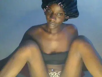 Savagetonguee from bongacams