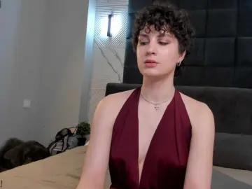 AdelinePerle from bongacams