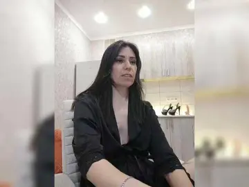 Bongacams Watch Live Sex Cams of HotyWinter84