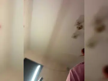 Bongacams Free Live Porn of LittleDelora