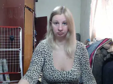 Bongacams Nude Webcam of BustyBlondy