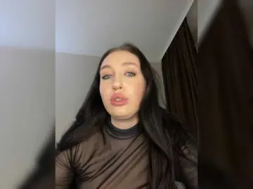 Bongacams Watch Live Sex Cams of -CrystalZ-