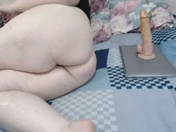 MILAax from bongacams