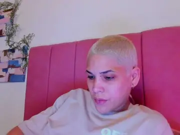 Bongacams Watch Live Sex Cams of LauraR