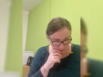 Bongacams Free Porn Cam of Emmalou38