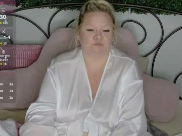 Siennaluxx from bongacams