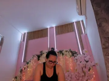 Bongacams Best live sex cam show of VivianneHart