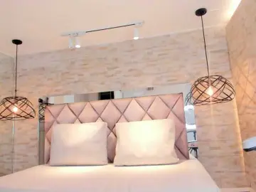 Bongacams Free Live Porn of CeleneMidnight