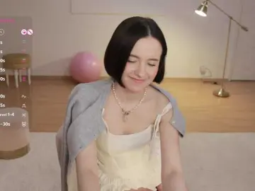 Bongacams Free Porn Cam of -FemaleEssence-