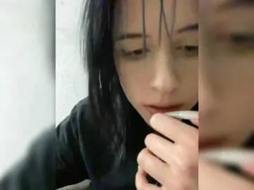 Bongacams Sex Cam of emog1rl