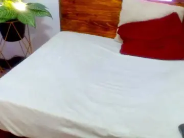 Bongacams Nude Webcam of Yeseniaa25