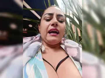 Bongacams Watch Live Sex Cams of AlexaBrown12