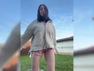 Bongacams Watch Live Sex Cams of CurvyWoman-