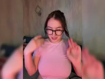 Bongacams Live Porn of CurvyWoman-