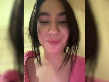 Bongacams Live Sex Cam of CurvyWoman-