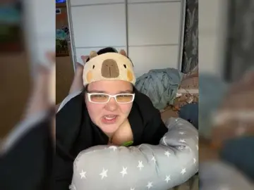 Bongacams Adult Webcams of cute2girlscam