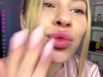 Bongacams Free Live Porn of ShyElisa