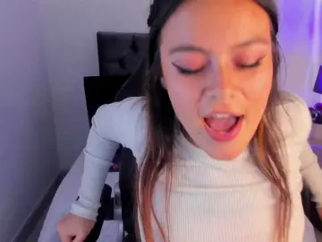 Bongacams Free Live Porn of Adelaindiamond