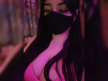 YennSI from bongacams