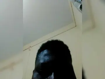 Bongacams Free Porn Cam of Petitehotchicks