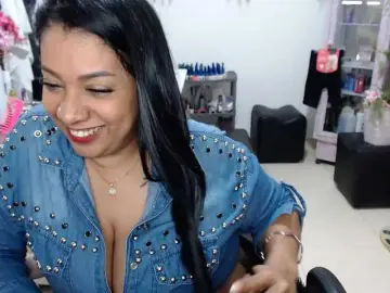 Bongacams Sex Cam of titsbiglovers