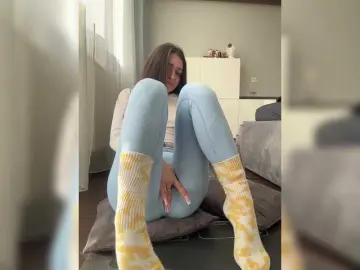 Bongacams Private Sex Chat of babyymommyanddadyy