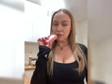 Bongacams Live Sex Cam of Emili1-