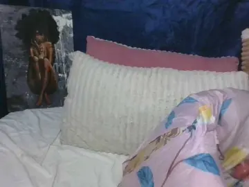 Bongacams Free Porn Cam of freakcurvy8