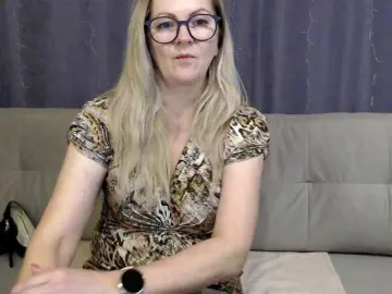 Emilyzest from bongacams