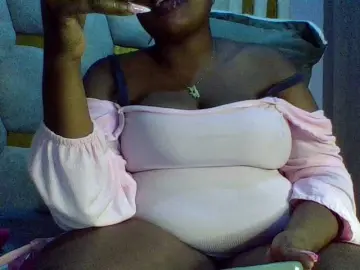 Bongacams Nude Webcam of Curvysexy