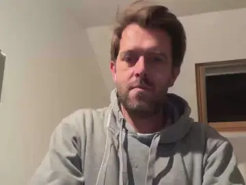 Cam4 Live Sex Cam of charlyplc75