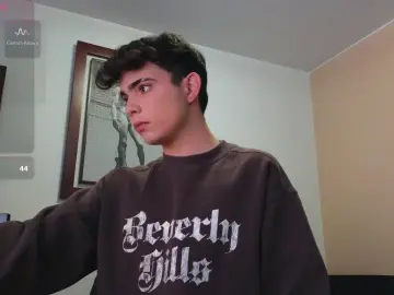 petitegigant from cam4