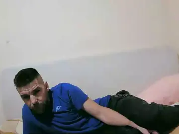 Cam4 Live Sex of benny_malo