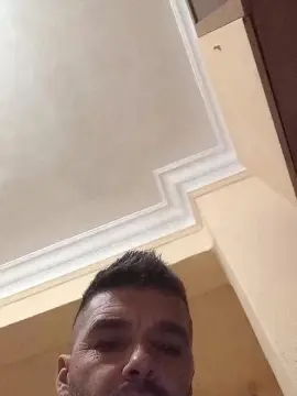 Cam4 Free Live Porn of benny_malo