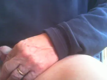 Cam4 Sex Chat of maturedaddi